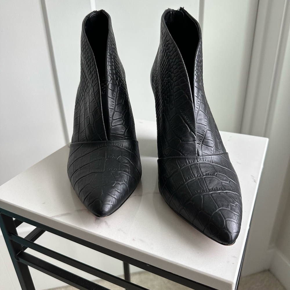 Vince Camuto Black Ankle Boots with Pointed Toe and High Ankle